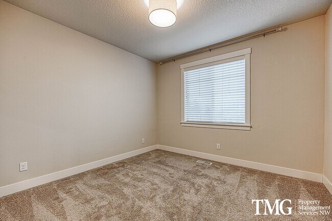 Building Photo - Spacious 4 BD Home with Private Backyard & Community Amenities!