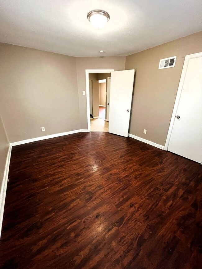 Building Photo - Spacious 2 bedroom home for Rent