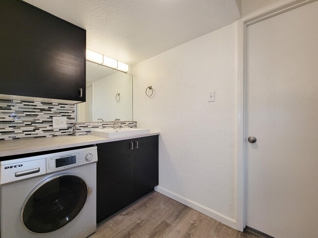 Building Photo - 1418 Vermont St