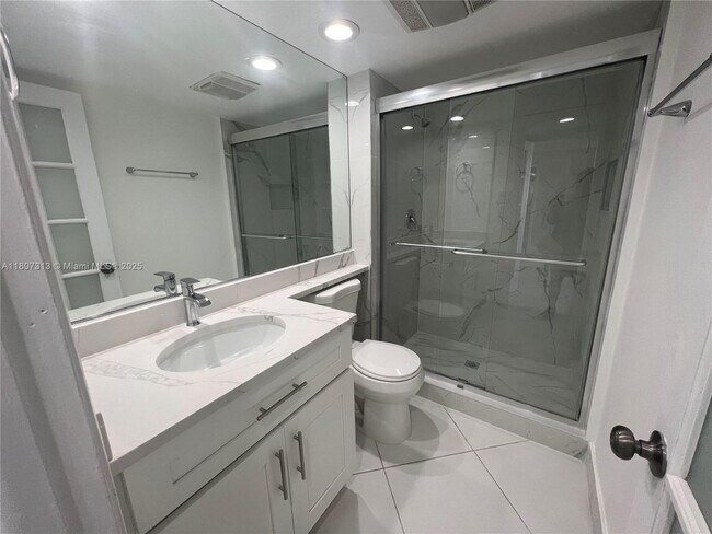 Building Photo - 100 Bayview Dr