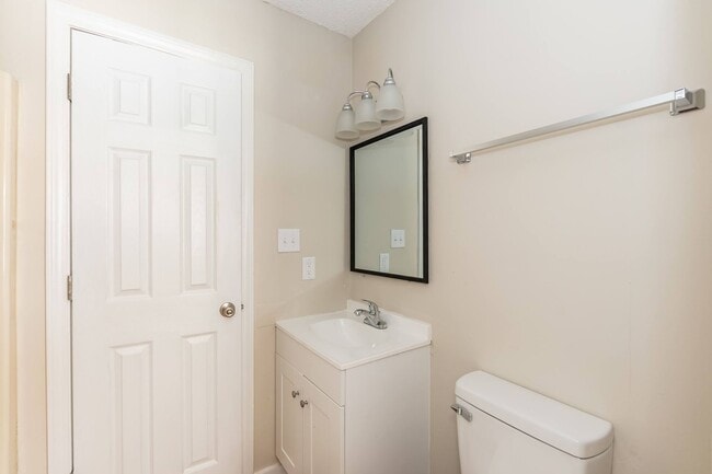 Building Photo - S Pine St