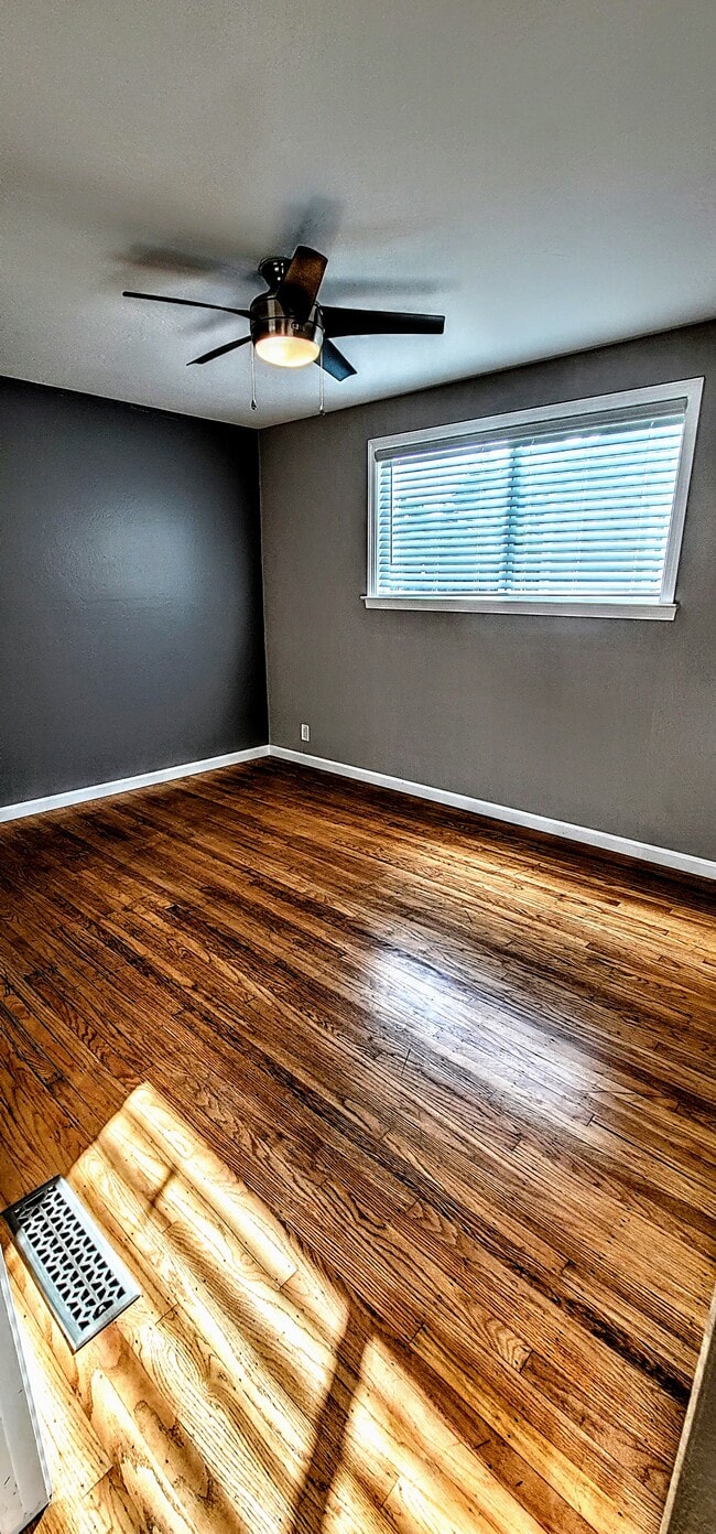 Building Photo - 40825 Robin St