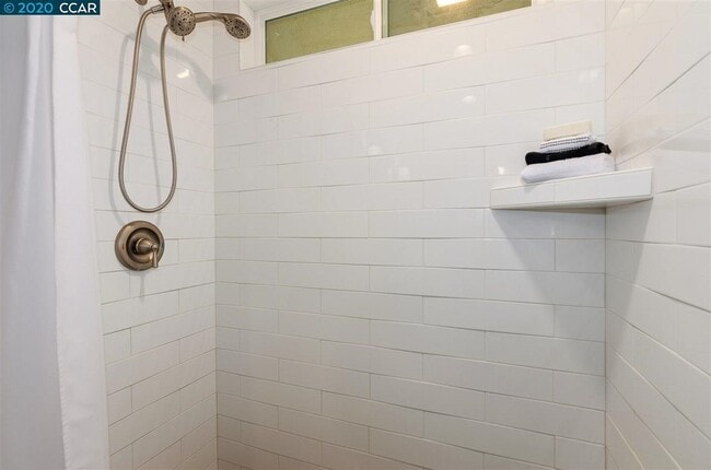 Building Photo - 2716 Oak Rd