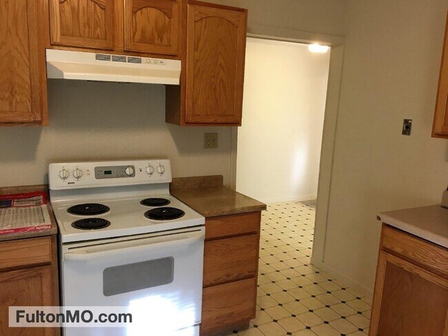 Building Photo - 301 West 5th Street Apartment A