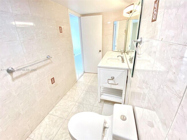 Building Photo - 1300 NE Miami Gardens Dr