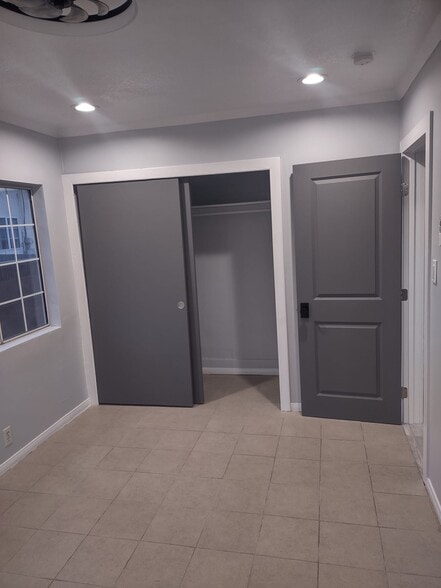 Building Photo - 4108 Santa Ana St