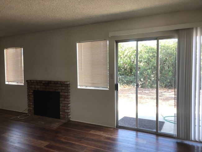 Building Photo - Single Level Nice Neighborhood Groups Welcome!