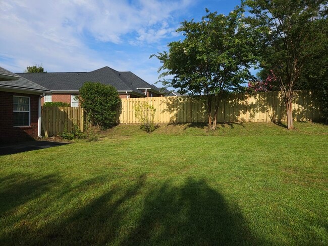 Building Photo - 219 Rainbow Falls
