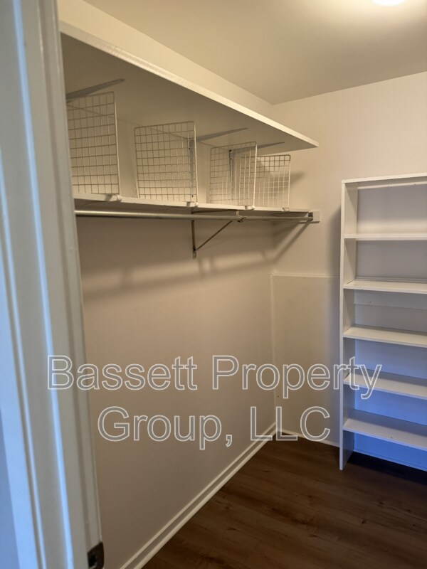 Building Photo - 1739 River Front Dr