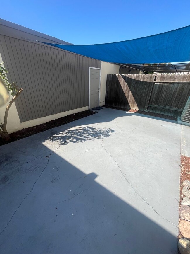 Building Photo - 3 Bed, 2 Bath Tanglewood For Rent- Single Story w/ Garage and AC!