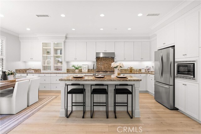 Building Photo - 120 Pendant