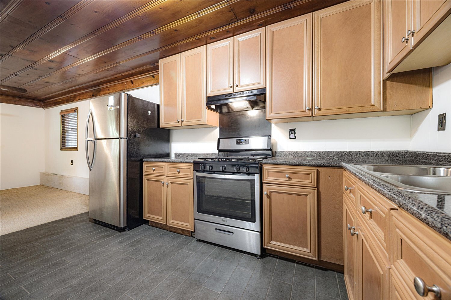 granny kitchen w fridge - 171 Palisade St