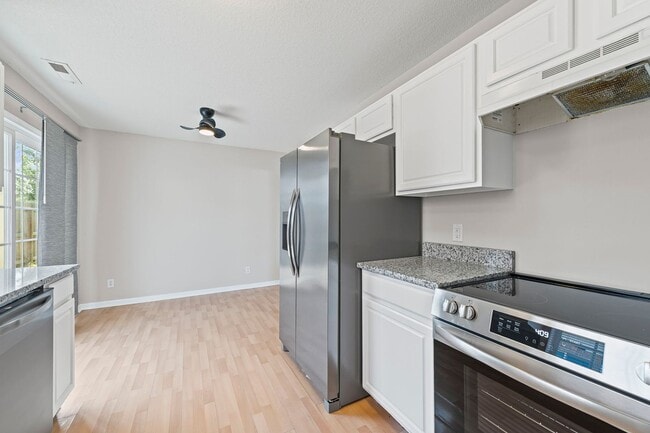 Building Photo - Cute Two Bedroom Home