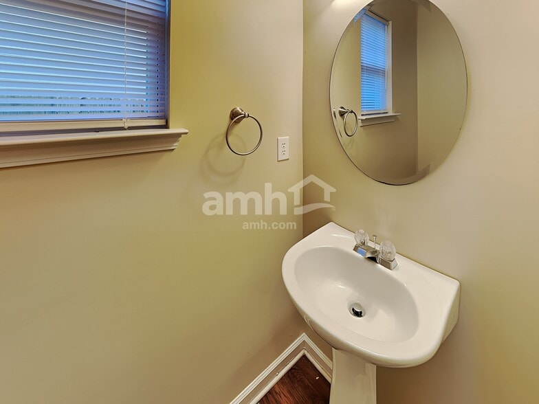 Building Photo - 1507 Bitter Creek Dr