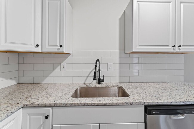 Building Photo - 321 Mill St