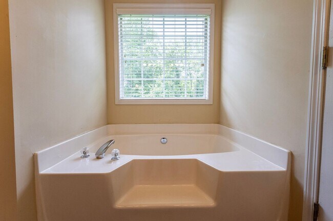 Building Photo - 2432 Pendergrass Ln