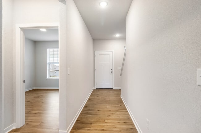 Building Photo - 670 Lambert Dr