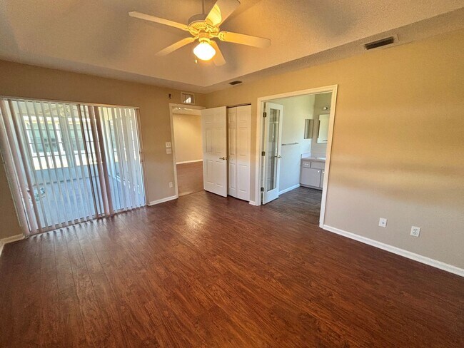 Building Photo - Ocala Palms - Welcome Home - In a age restricted 55+, golf course community