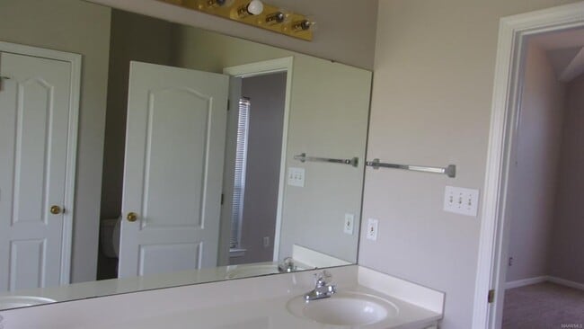 Building Photo - 826 Bluegrass Dr