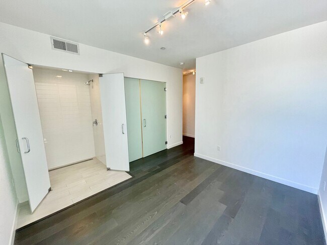 Building Photo - 2BR/2BA Inner Mission Boutique Condo w/Parking, Storage, Laundry – PROGRESSIVE
