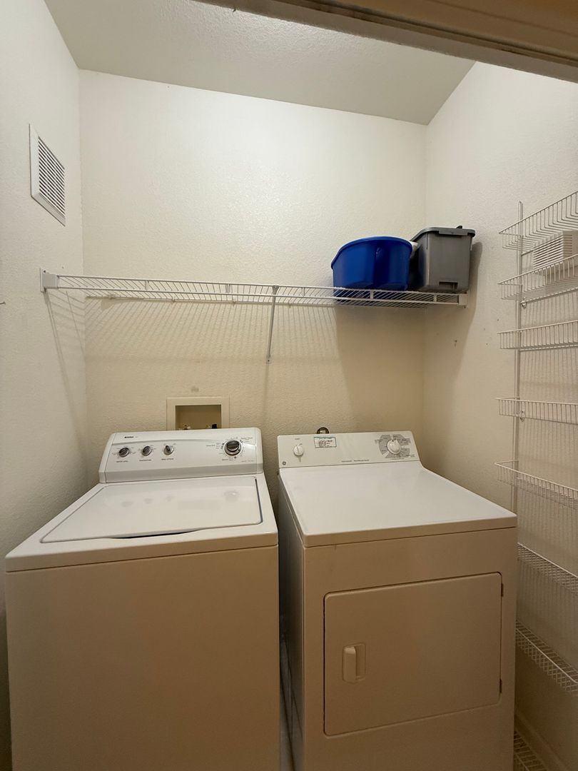 Building Photo - 9913 E Carolina Cir