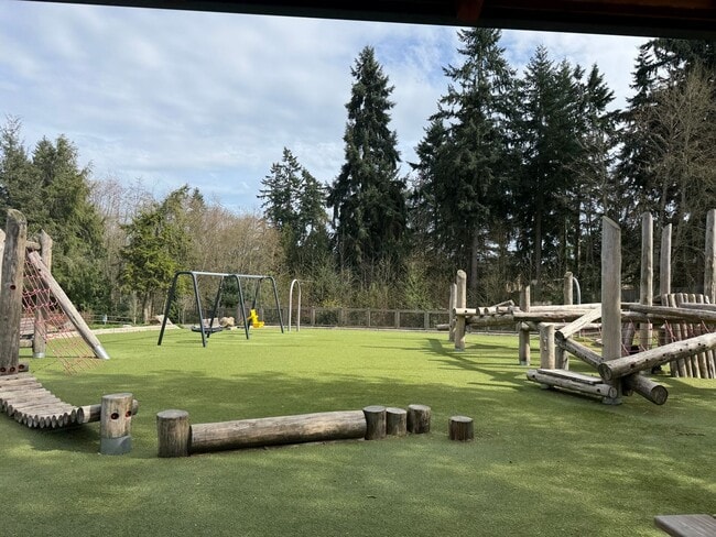 Building Photo - 2Bd/2Ba Redmond Duplex