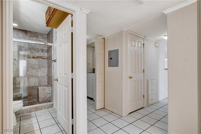 Building Photo - 5216 Mandalay Springs Dr