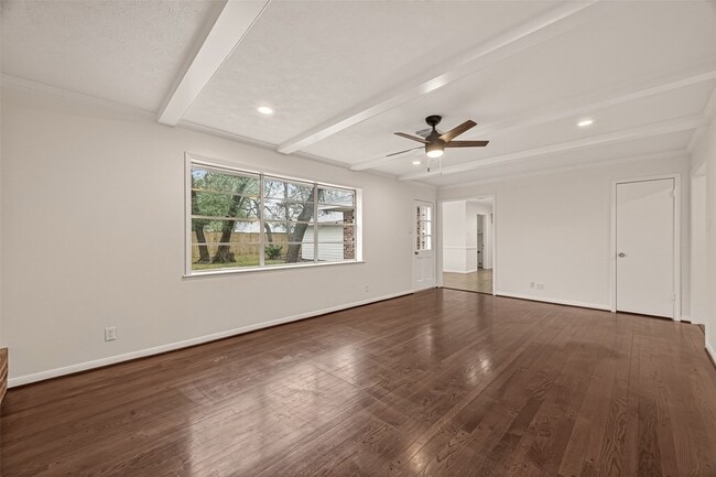 Building Photo - 422 Willow Vista Dr