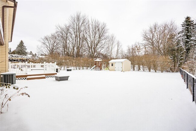 Building Photo - 16 Sanders Farm Dr