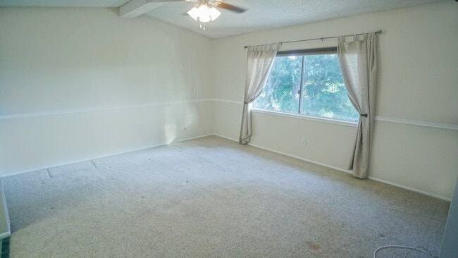 Building Photo - Updated 4-Bedroom Home with Community Amen...