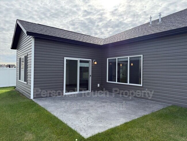 Building Photo - 7352 Eagle Point Dr S