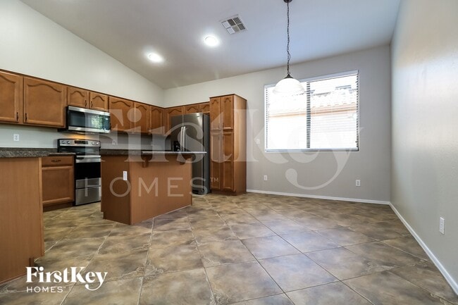 Building Photo - 5411 S Dove Hollow