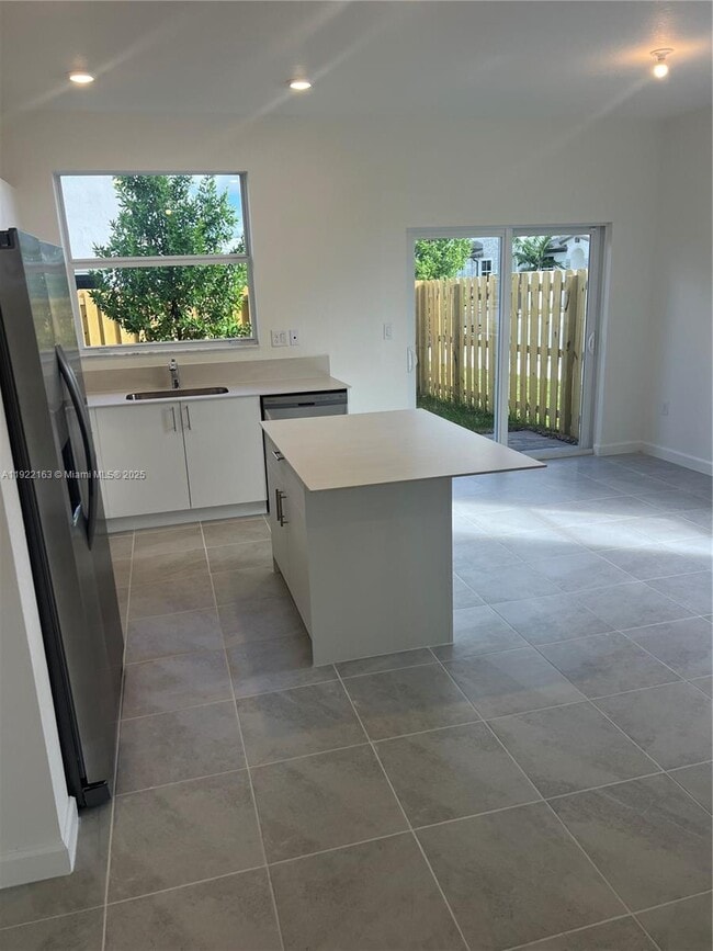 Building Photo - 2633 SE 27th Dr