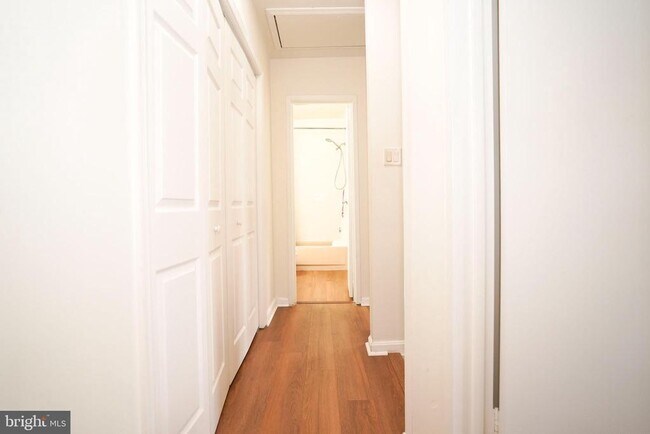 Building Photo - 4570 Conwell Dr