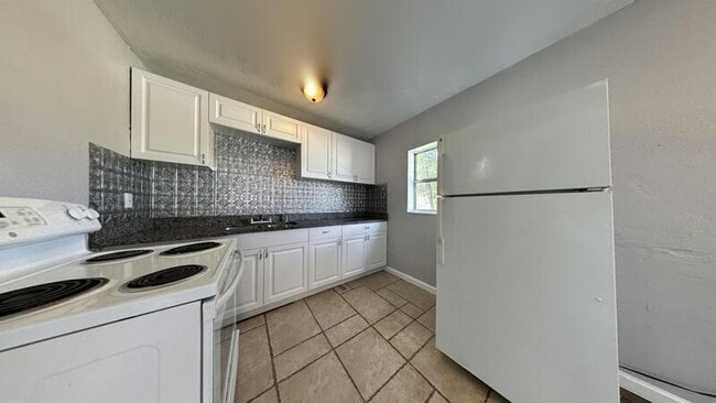 Building Photo - 4518 9th Ave S