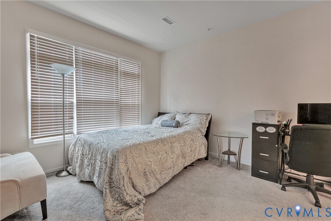 Building Photo - 3900 Liesfeld Pl