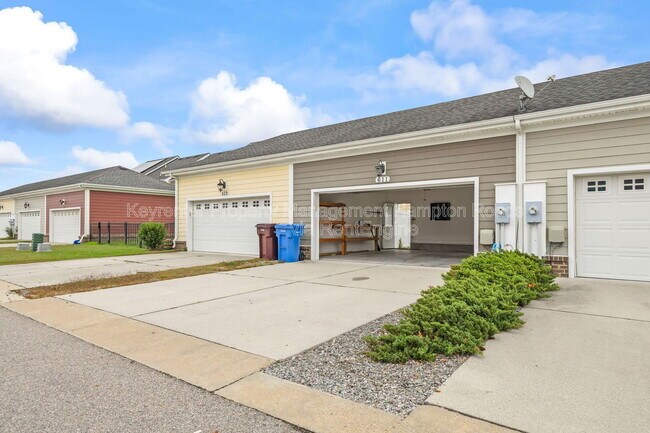 Building Photo - 611 Vero St