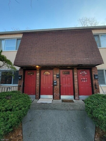 Building Photo - 15 Broad St