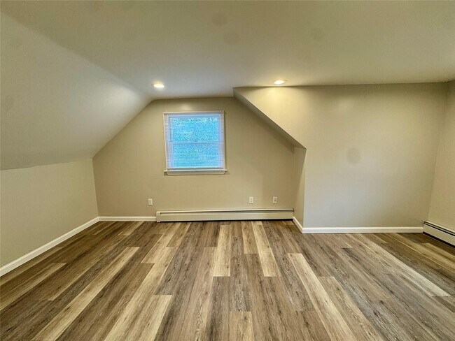 Building Photo - 10 Claremont Dr