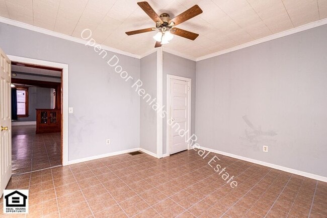 Building Photo - 928 Putnam St