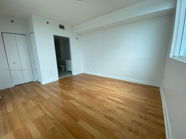 Building Photo - 1401 SW 22nd St