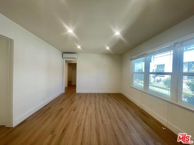 Building Photo - 4441 Tujunga Ave