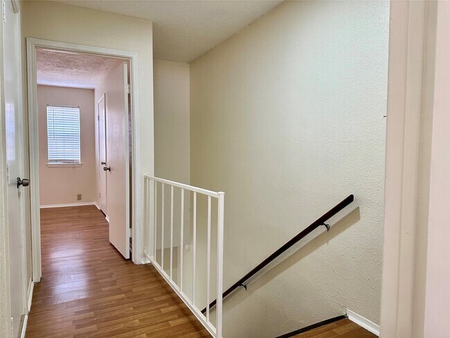 Building Photo - 1715 Moritz Dr