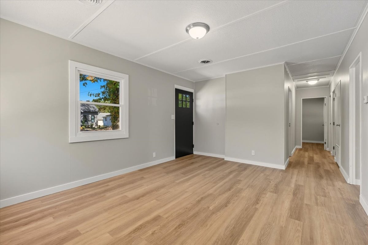 Building Photo - 710 E Chestnut St