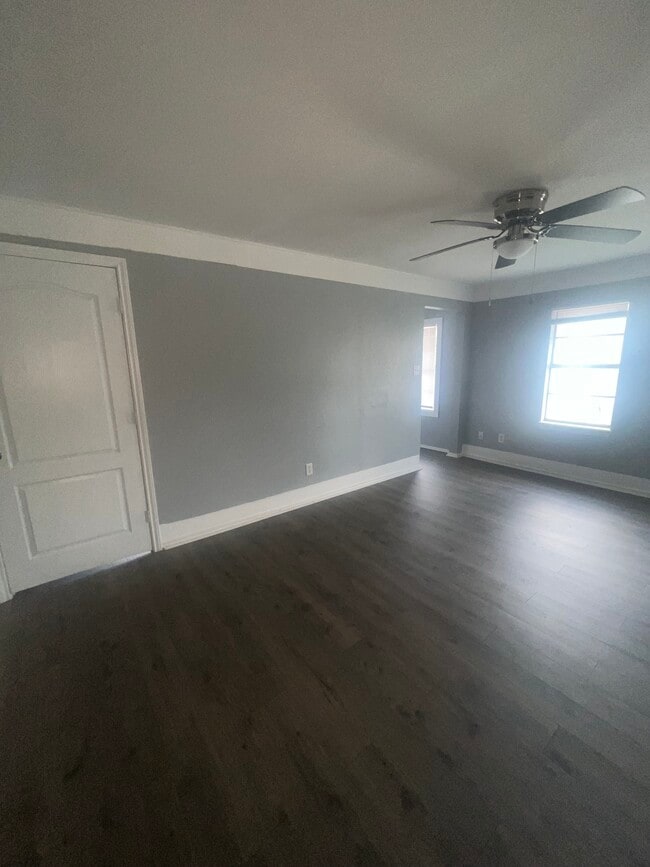 Primary Photo - 302 W Alice Ave