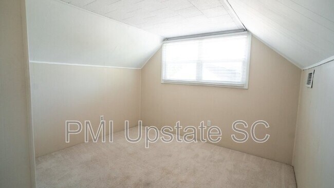 Building Photo - 68 Smythe Ave