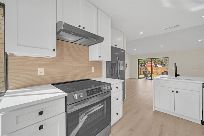 Building Photo - 8244 Limetree Ct
