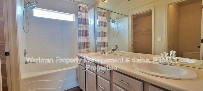Building Photo - 3241 Viero Dr
