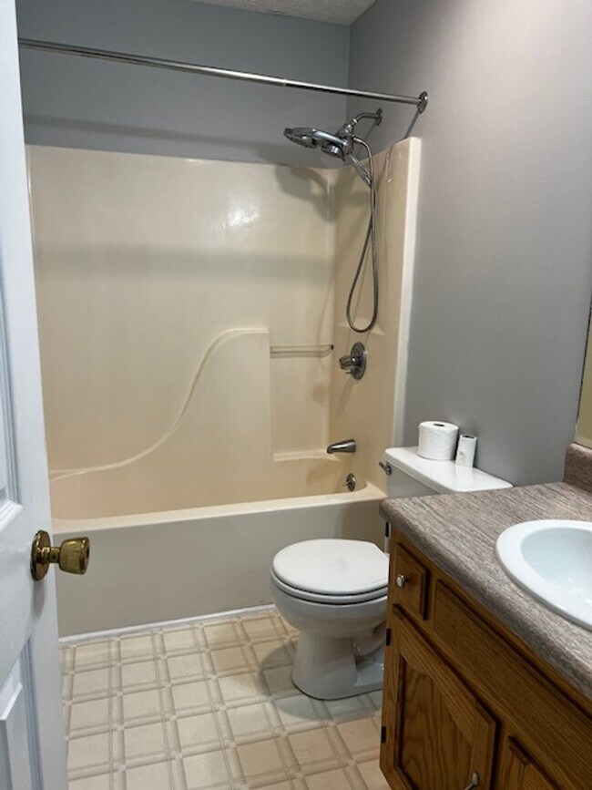 Building Photo - Maryville 37803 - 3 bedroom, 2 bath home - Contact Troy Adams (865) 233-6949