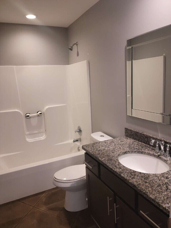 Building Photo - "Chic 2-Bedroom Duplex with Granite Elegance at 708-1 Freeman Street, Jonesboro!"